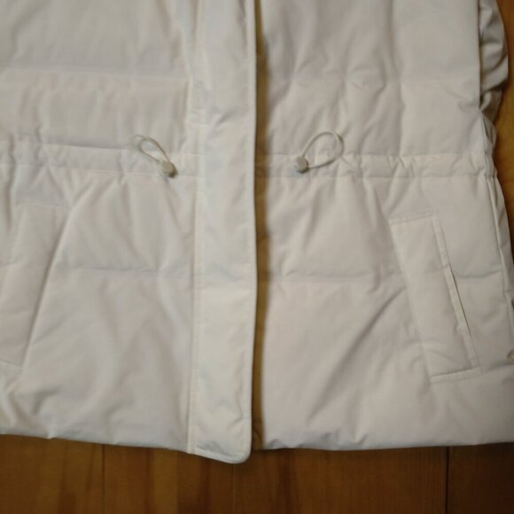 MO & Co. Women's Medium Ivory Oversized Duck Down Puffer Vest With Pockets - Picture 3 of 7